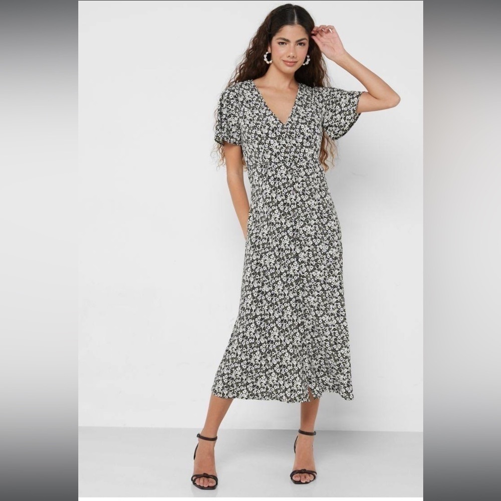 Levi's Brooks Caviar 90s Midi Dress Black White Daisy Floral Button Front V-Neck